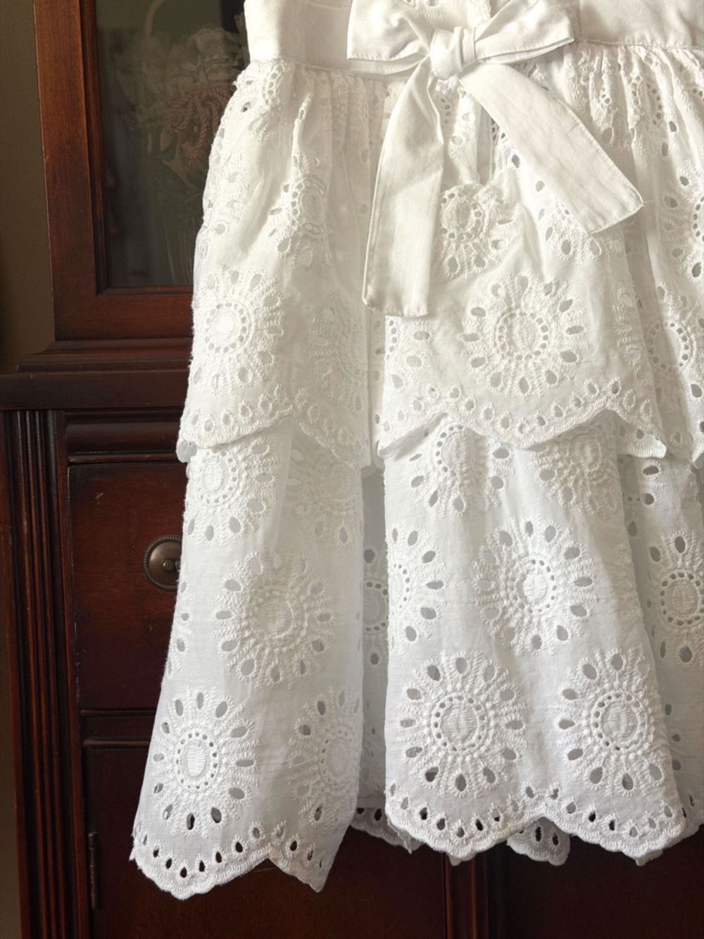 White Eyelet Girls Dress NWT’s - Picture 8 of 14